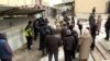 Милиция не пускает граждан в здание, в котором они проживают. 2 марта 2024 года. 