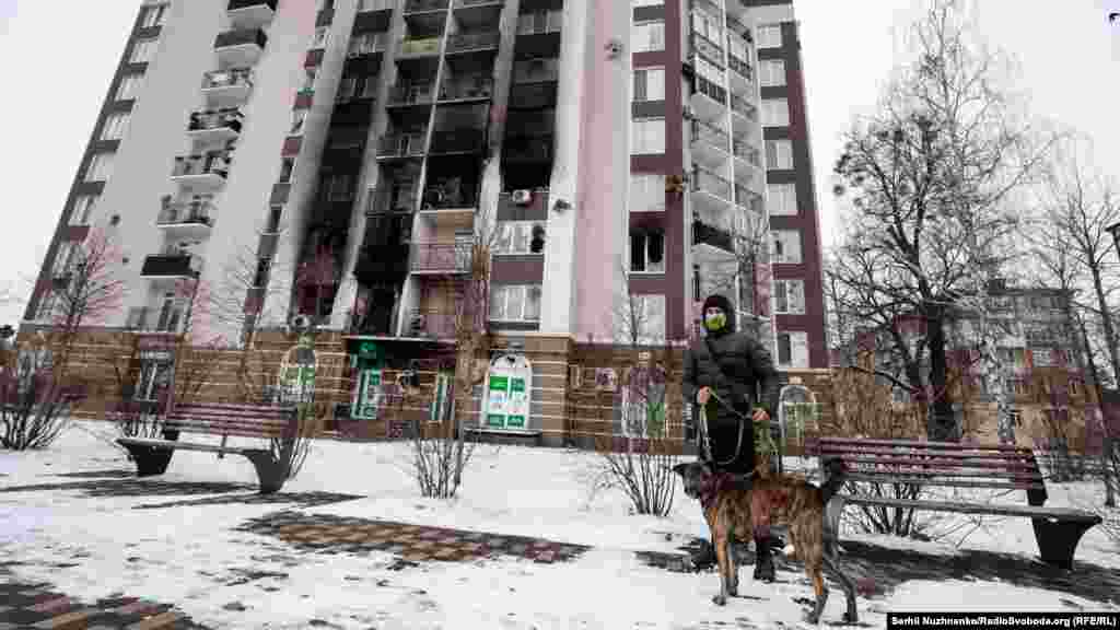 Паводле афіцыйных зьвестак, у Бучы расейскімі захопнікамі было пашкоджана больш за 2,5 тысячы збудаваньняў. Агульны ўрон, нанесены гораду, ацанілі больш за 5 мільярдаў грыўняў. У верасьні мінулага года мэр Анатоль Федарук заявіў, што ў горадзе будуць зьнесены 372 прыватныя дамы і два шматпавярховікі. Яны не падлягаюць аднаўленьню 