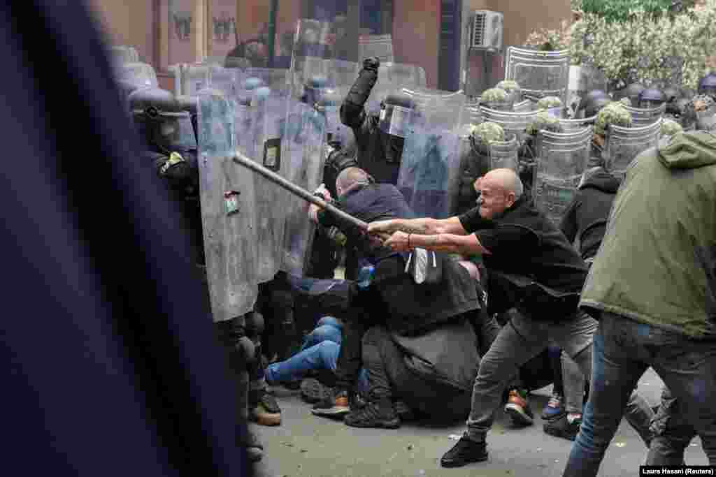 At least 30 NATO-led KFOR troops were injured in violent clashes that began when the peacekeeping forces attempted to disperse crowds of ethnic Serb demonstrators. The protesters had ignored warnings to move away from the municipal headquarters. 