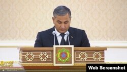 Hökümet başlygynyň oba hojalygy boýunça täze bellenen orunbasary Taňryguly Atahallyýew prezidente hasabat berýär. 14-nji iýul, 2023.