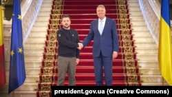 Президент України Володимир Зеленський і президент Румунії Клаус Йоганніс (праворуч) під час зустрічі у Бухаресті, 10 жовтня 2023 року, фото ілюстративне