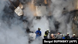 У Павлограді пошкоджено промислове підприємство, 19 багатоповерхівок, 25 приватних будинків, 6 закладів шкільної та дошкільної освіти, 5 магазинів.