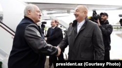 Александр Лукашенко жана Илхам Алиев. 2024-жылдын 17-майы.