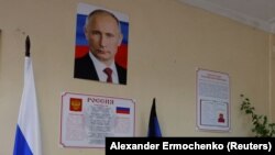 На одній із виборчих дільниць в окупованому Донецьку. 2023 рік