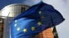 Zastava Europske unije ispred sedišta Evropske komisije u Briselu, 1. feburar 2023. 