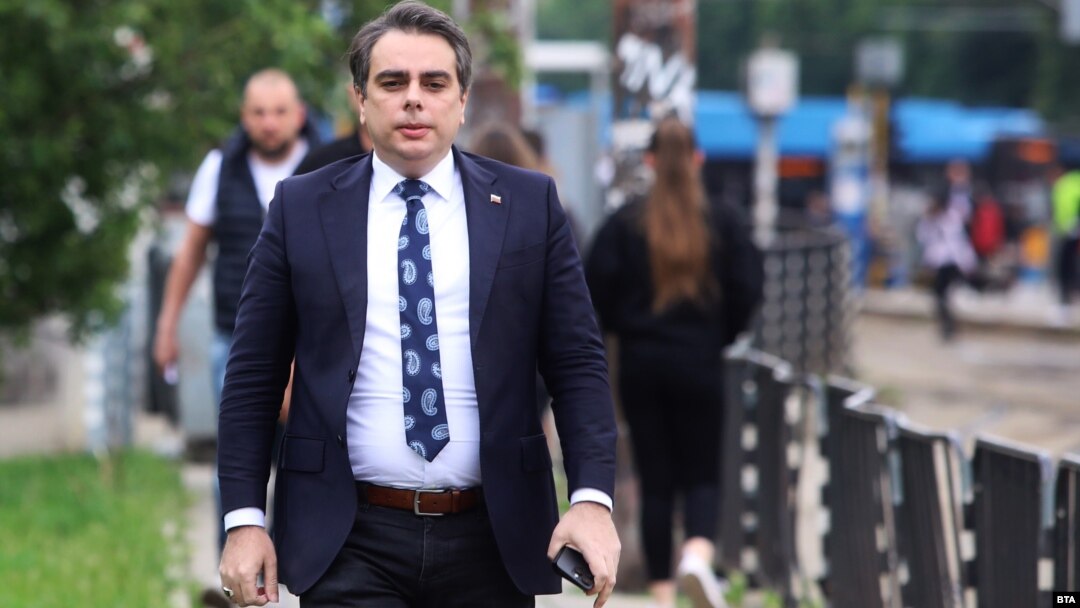 Асен Василев пред Софийската районна прокуратура