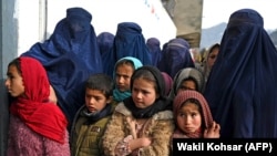 ارشیف: په افغانستان کې یو شمېر بې وزله کورنۍ