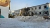 Serviciul de presă al zonei economice Alabuga a transmis că două clădiri de dormitoare au fost lovite de drone și două persoane au fost rănite. 