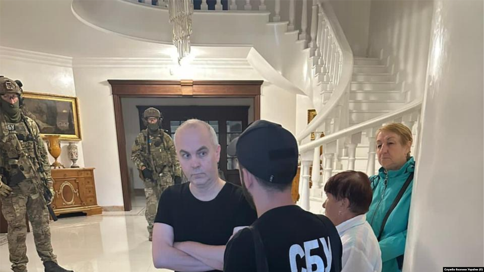 Офіс генерального прокурора проситиме для народного депутата Нестора Шуфрича, якого підозрюють у державній зраді, запобіжний захід у вигляді арешту