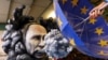 Фигура, изображающая Владимира Путина, который угрожает Европе, на традиционном карнавале в Майнце (Германия), февраль 2023 года 