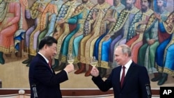 Лидеры Китая и России Си Цзиньпин и Владимир Путин.