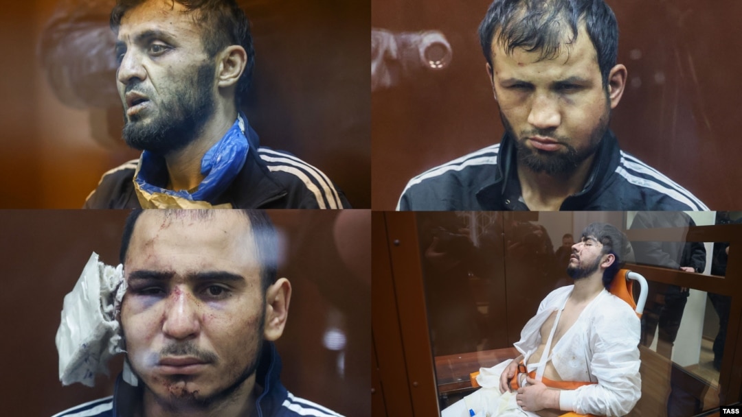 Din stânga sus, în sensul acelor de ceasornic: Dalerjon Mirzoev, Faridun Șamsiddin, Muhammadsobir Faizov și Saidakram Rajabalizoda participă la o audiere preventivă la Tribunalul Districtual Basmanny pe 24 martie.