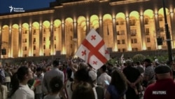 Грузия: Миңдеген киши митингге чыкты 