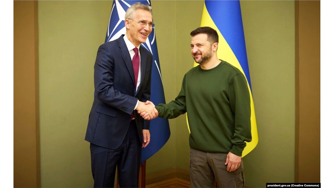 Președintele Volodimir Zelenski și secretarul general NATO, Jens Stoltenberg, la Kiev în 29 aprilie 2024.