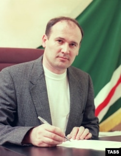 Вачагаев Майрбек, Нохчийн Ичкерия Республикин Оьрсийчохь векал хIоттийначул тIаьхьа. 1999-чу шеран товбеца-бутт