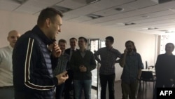 Алексей Навальный с сотрудниками ФБК после освобождения из-под административного ареста