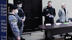 Орусиялык оппозиция лидери Алексей Навальныйга байланышкан жаңы сот иши ал жазасын өтөп жаткан колонияда болду