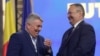 Ministrul de Interne, Lucian Bode (stânga), și premierul Ciucă ar fi trebuit să se asigure că legea este respectată, iar alegerile parțiale sunt organizate la termen. Imagine generică cu premierul și ministrul de Interne. 