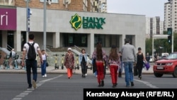 Бонки қазоқистонии "Халиқ бонк". Акс аз бойгонӣ
