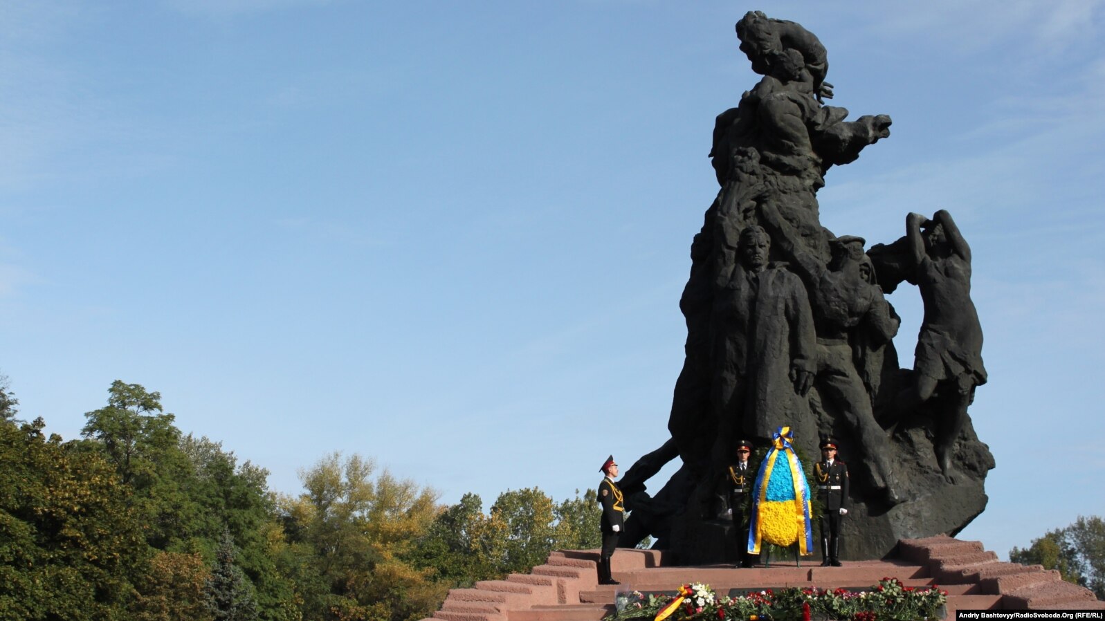 Монумент пам'яті жертв розстрілів у Бабиному Яру в Києві