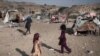 چشم‌گشودن به دنیا در خانواده‌هایی به شدت فقیر، موجب می‌شود بیشتر کودکان بلوچ، به شغل‌های کاذبی چون سوخت‌بری روی آورند