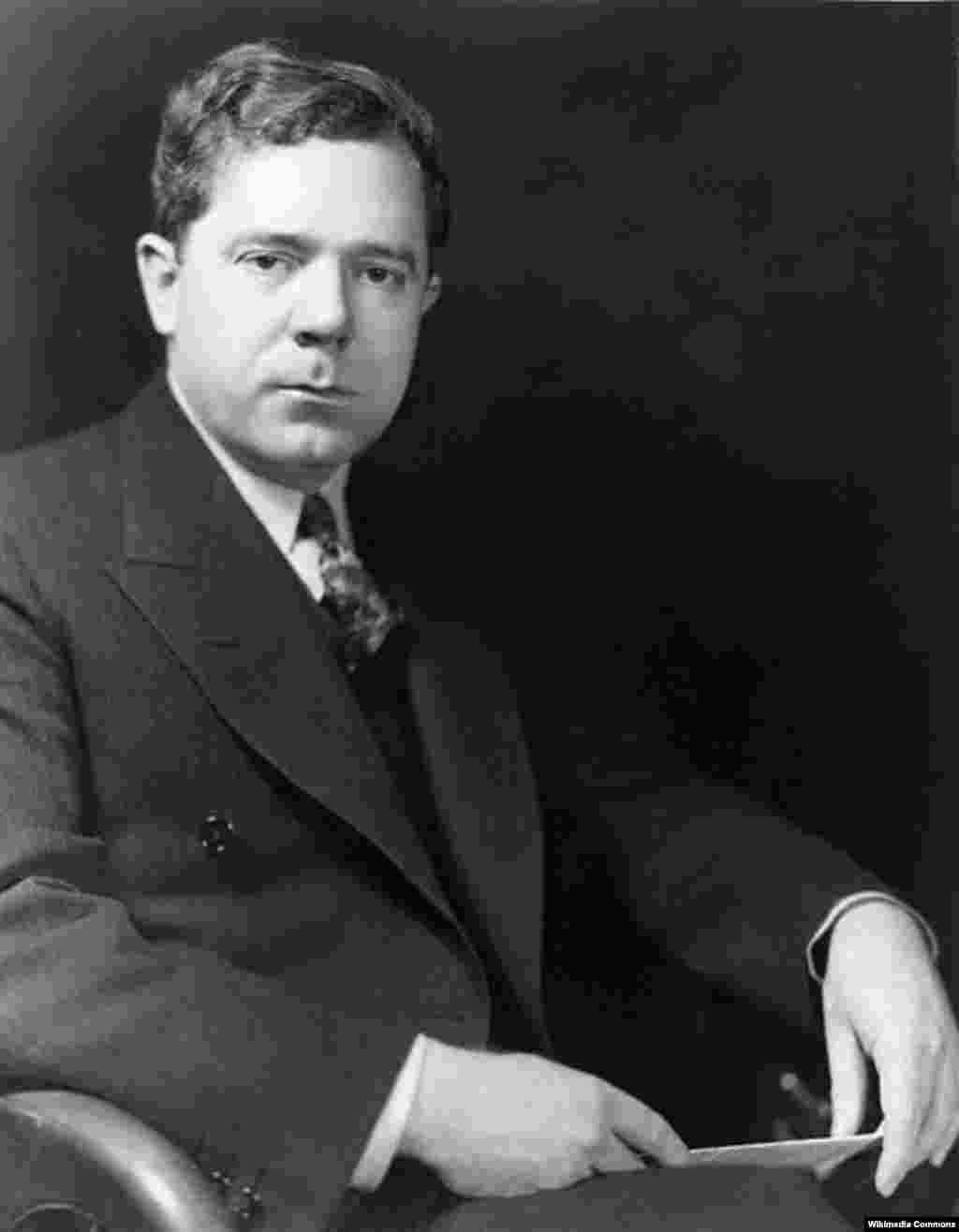Senator Huey Long - Huey Long, senator sa predsjedničkim ambicijama, ubijen je 08.09.1935. u Louisiani.