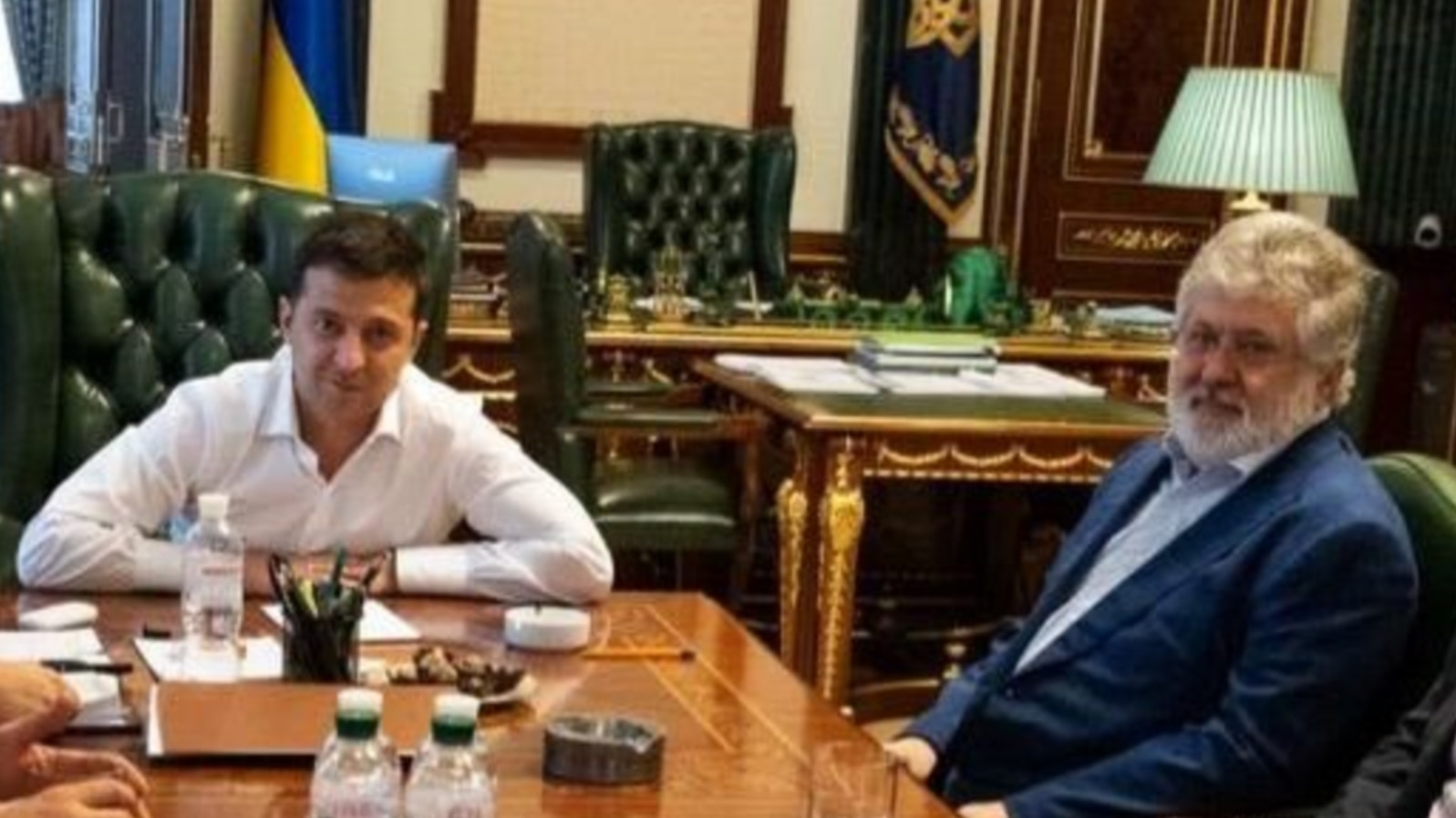 «Доки олігархи смикають за ниточки в Києві, у Кремлі можуть спати спокійно» – світова преса