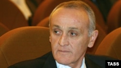 «Те надежды, которые мы возлагали на возвращение абазин, не оправдались. К сожалению, мало кто приехал жить в Абхазию», - констатировал Александр Анкваб