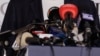 Candidatul AUR, George Simion, și candidatul independent Nicușor Dan, la prima dezbatere la care au luat parte după ce ambii s-au calificat în finala alegerilor prezidențiale. A fost organizată de Blocul Național Sindical, miercuri, 7 mai 2025. 