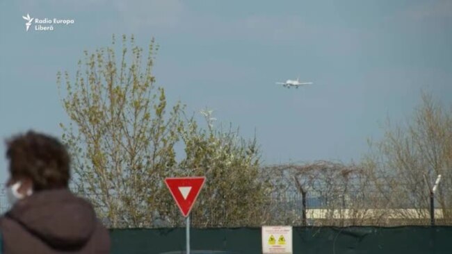 Sute de români au plecat și vineri la muncă în Germania de pe aeroportul din Cluj