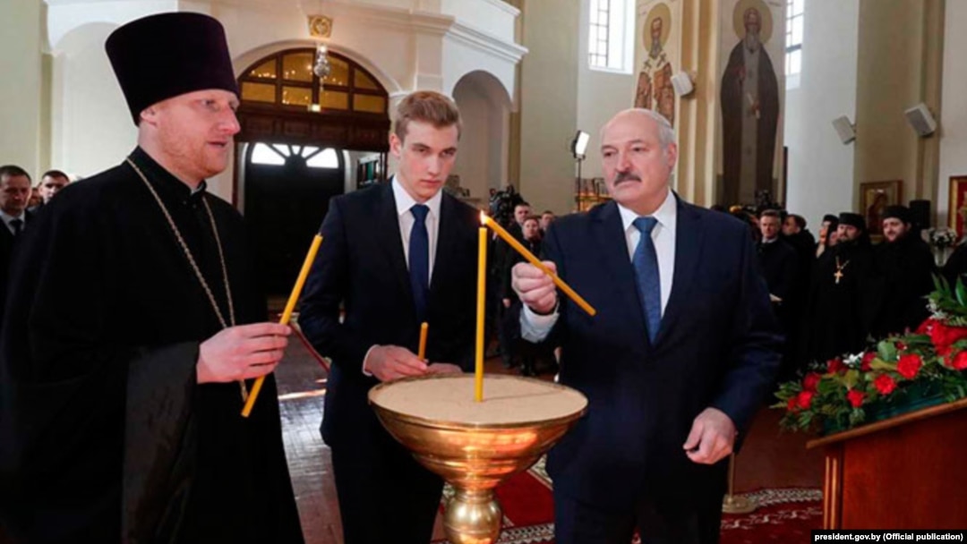 Олександр Лукашенко і його молодший син Микола на Великдень, 19 квітня 2020 року