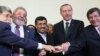 Brazilski ministar spoljnih poslova Celso Amorim, brazilski predsednik Luiz Inacio Lula, Iranian predsednik Mahmud Ahmadinejad, turski premijer Recep Tayyip Erdogan i turski ministar spoljnih poslova Ahmet Davutoglu danas u Teheranu