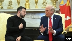 Президент Володимир Зеленський (л) і президент США Дональд Трамп