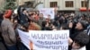Քաղաքացիները բողոքի ակցիա են անցկացնում ԿԸՀ-ի դիմաց, 25-ը փետրվարի, 2013