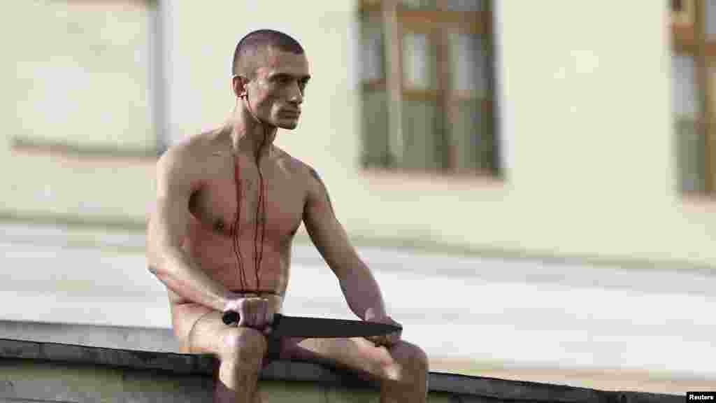 19 октябрь 2014 ел, Мәскәүдә Сербский институты диварында