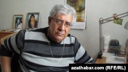 Şwesiýada ýaşaýan türkmen şahyry Şiraly Nurmyrat.