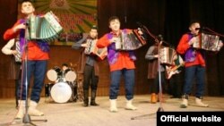 Төмән районы Талымхан авылы гармунчылары