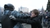 Rusija - sukob navijača sa policijom u centru Moskve, nakon što je (28) Jegor Sviridov, navijač Spartaka iz Moskve ubijen 4. decembra 2010, 11. decembar 2010.