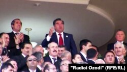 Эмомалӣ Раҳмон- раисиҷумҳур ва ҳам раҳбари ҳизби ҳокими халқӣ-демократии Тоҷикистон