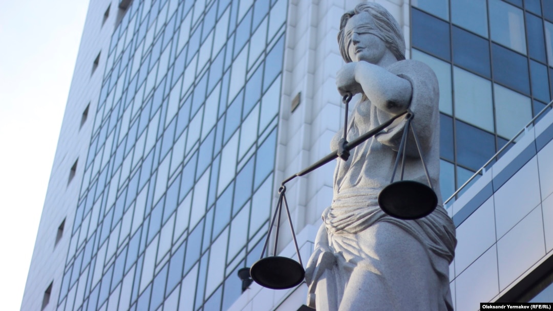 Київский апеляційний суд 14 квітня мав розглянути апеляційні скарги на запобіжні заходи двох учасників акції під Офісом президента