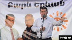 «Բարեւ, Երեւան» դաշինքը գլխավորող Արմեն Մարտիրոսյանը քարոզարշավի ժամանակ, արխիվ