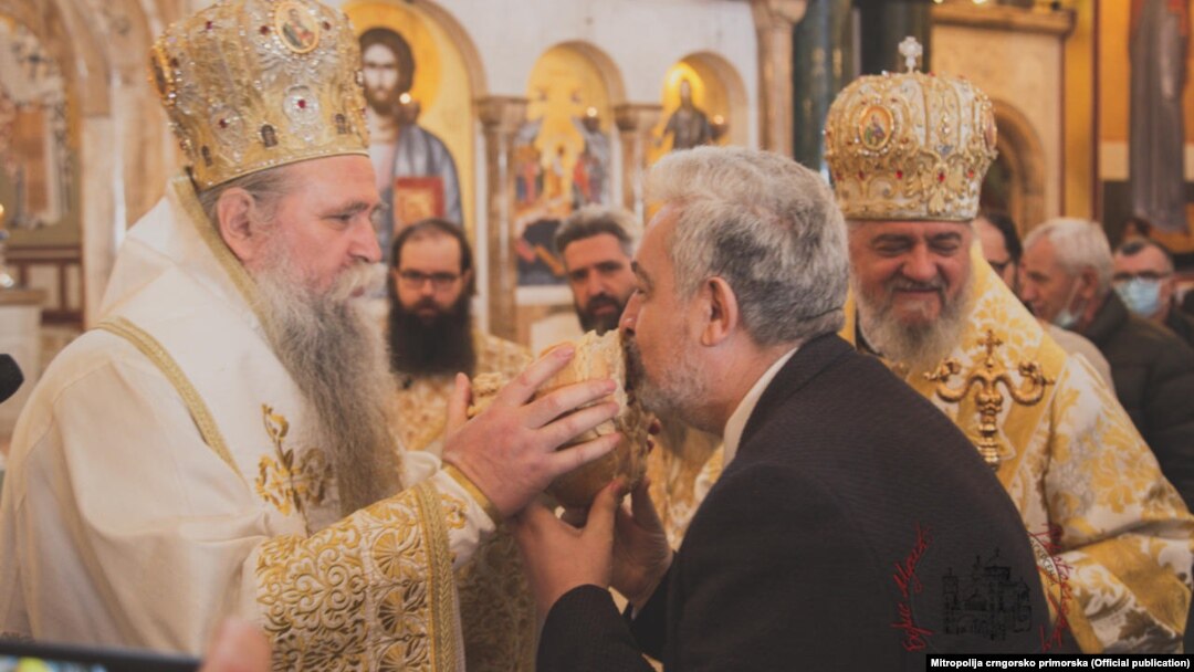 Premijer Crne Gore Zdravko Krivokapić tokom crkvenog obreda 28. februara