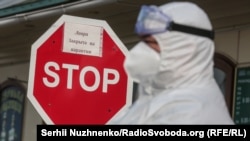 Патрулювання біля Києво-Печерської Лаври в Києві, 13 квітня 2020 року