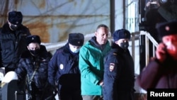 Алексей Навальныйды кармоо учурунда