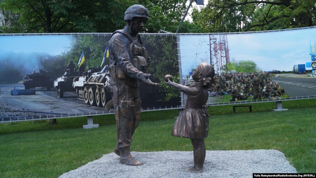 Скульптурна композиція у Музеї АТО в Дніпрі (архівне фото)