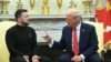Доналд Трамп (чап) ва Владимир Зеленский (рост)