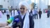 Саидмукаррам Абдулкодирзода даёт интервью журналистам в Центральной мечети Душанбе в 2019 году 
