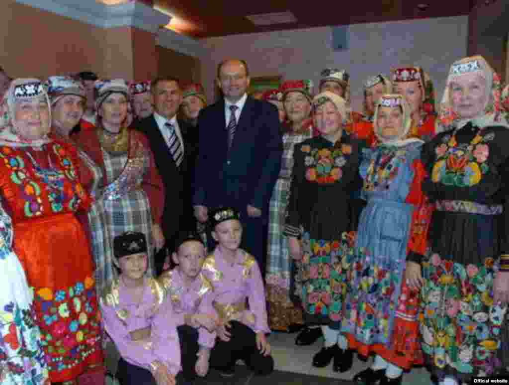 Р.Миңнеханов, А.Мишарин "Сәрдәрия" төркеме белән