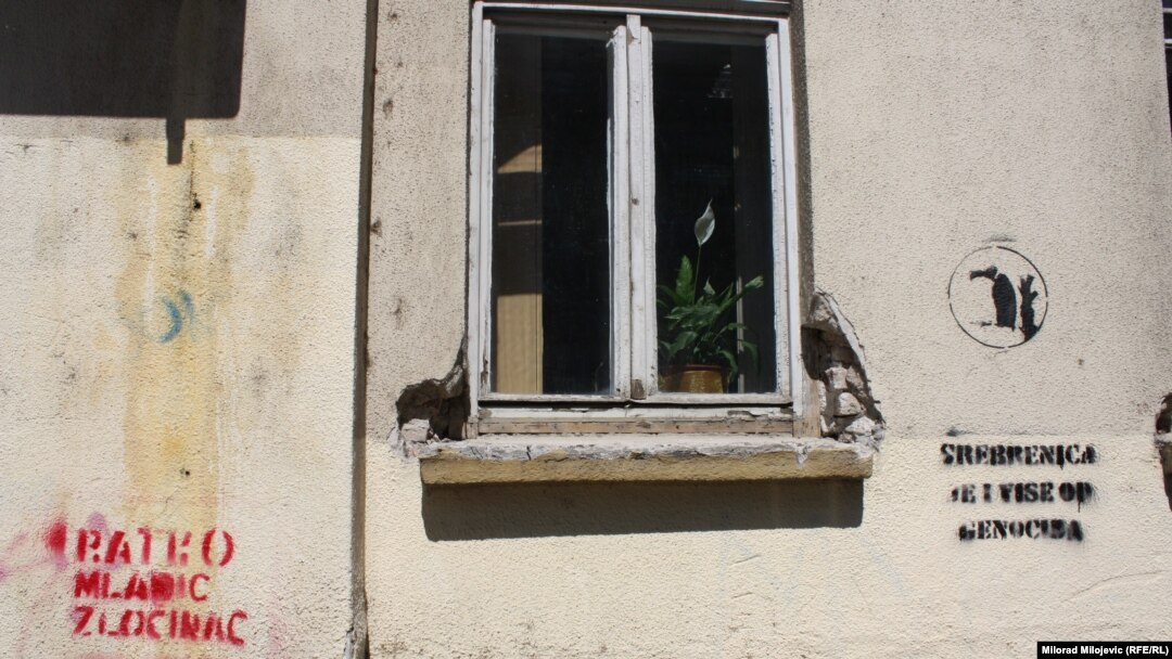 Grafiti na zgradi Ustavnog suda