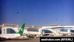 Aşgabadyň Halkara aeroporty. Arhiwden alnan surat.